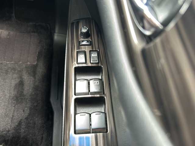 日産 エルグランド 250ハイウェイスター 茨城県 2015(平27)年 14.7万km ブリリアントホワイトパール 【(株)IDOMが運営する【じしゃロン水戸店】の自社ローン対象車両になります。こちらは現金ご利用時の価格です。自社ローンご希望の方は別途その旨お申付け下さい。】/純正HDDナビ/　CD/DVD/DTV/Bluetooth/USB/アラウンドビューモニター/両側パワースライドドア/ハーフレザーシート/純正フロアマット/クルーズコントロール/ビルトインETC/スマートキー/ステアリングスイッチ/ヒッチメンバー付