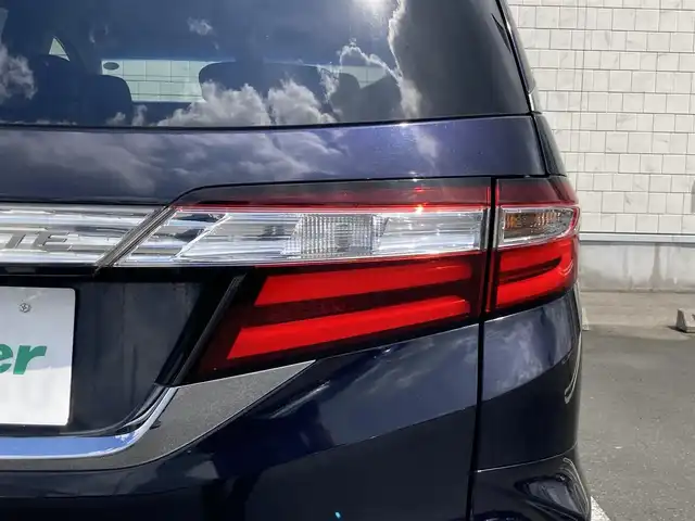 ホンダ オデッセイ アブソルート EX 静岡県 2015(平27)年 8.8万km プレミアムヴィーナスブラックP Honda SENSING/純正ナビ（VXM-152VFi）/   AM FM CD DVD Bluetooth SD　/フルセグTV/バックカメラ/ETC/アダプティブクルーズコントロール/ブラインドスポットモニタリング/運転席パワーシート/2列目プレミアムクレードルシート/オットマン/LEDヘッドライト/LEDルームランプ/パドルシフト/フロントフォグランプ/コンフォートビューパッケージ/純正18インチアルミホイール/スマートキー
