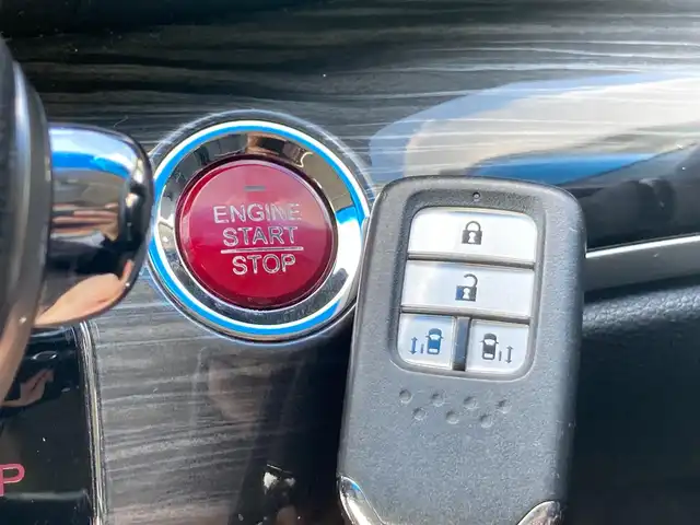 ホンダ オデッセイ アブソルート EX 静岡県 2015(平27)年 8.8万km プレミアムヴィーナスブラックP Honda SENSING/純正ナビ（VXM-152VFi）/   AM FM CD DVD Bluetooth SD　/フルセグTV/バックカメラ/ETC/アダプティブクルーズコントロール/ブラインドスポットモニタリング/運転席パワーシート/2列目プレミアムクレードルシート/オットマン/LEDヘッドライト/LEDルームランプ/パドルシフト/フロントフォグランプ/コンフォートビューパッケージ/純正18インチアルミホイール/スマートキー