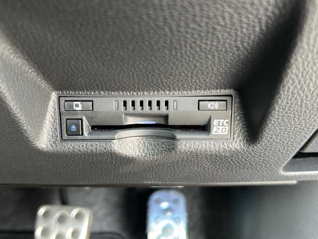 トヨタ ＧＲヤリス RZ ハイパフォーマンス 大阪府 2021(令3)年 1万km スーパーホワイトⅡ １オーナー　ＪＢＬ　衝突軽減　８型ディスプレイオーディオ　フルセグ　ハーフレザー　レーダークルコン　ヘッドアップディスプレイ　ヒートシーター　ハンドルヒーター　　社外レーダー探知機　ターボ　純正18アルミ　カーボンルーフ　カーボンパネル　プッシュスタート　前後ドラレコ　ビルドインＥＴＣ２．０　バックカメラ　LEDヘッドライト　