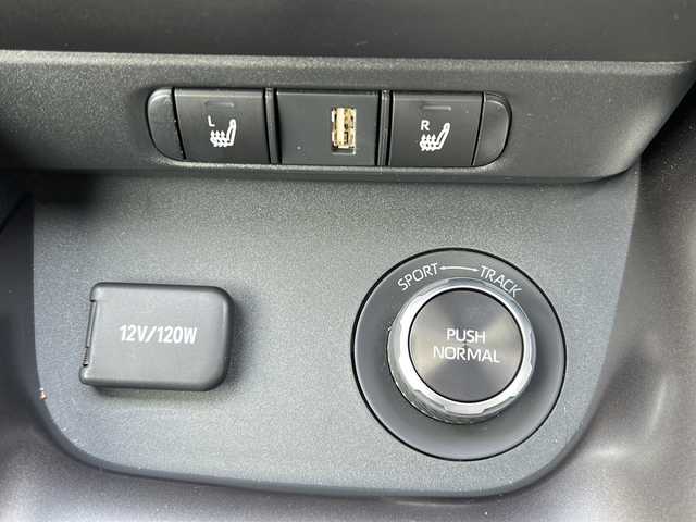 トヨタ ＧＲヤリス RZ ハイパフォーマンス 大阪府 2021(令3)年 1万km スーパーホワイトⅡ １オーナー　ＪＢＬ　衝突軽減　８型ディスプレイオーディオ　フルセグ　ハーフレザー　レーダークルコン　ヘッドアップディスプレイ　ヒートシーター　ハンドルヒーター　　社外レーダー探知機　ターボ　純正18アルミ　カーボンルーフ　カーボンパネル　プッシュスタート　前後ドラレコ　ビルドインＥＴＣ２．０　バックカメラ　LEDヘッドライト　