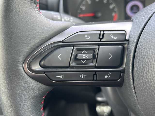 トヨタ ＧＲヤリス RZ ハイパフォーマンス 大阪府 2021(令3)年 1万km スーパーホワイトⅡ １オーナー　ＪＢＬ　衝突軽減　８型ディスプレイオーディオ　フルセグ　ハーフレザー　レーダークルコン　ヘッドアップディスプレイ　ヒートシーター　ハンドルヒーター　　社外レーダー探知機　ターボ　純正18アルミ　カーボンルーフ　カーボンパネル　プッシュスタート　前後ドラレコ　ビルドインＥＴＣ２．０　バックカメラ　LEDヘッドライト　