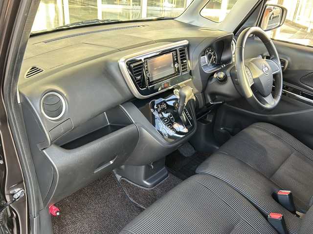 日産 デイズ ルークス ハイウェイスターX 静岡県 2020(令2)年 6万km アッシュブラウンM 純正ナビ/CD/DVD/FM/AM/ipod/フルセグ/Bluetooth//USB//主要装備/・ドライブレコーダー　/・純正ナビ　/・全方位カメラ/・ＬＥＤライト　/・オートハイビーム　/・オートライト　/・レーンキープ　/・アイドリングストップ　/・ステアリングリモコン　/・プッシュスタート　/・スマートキー　/・パワースライドドア/・衝突軽減システム/・エマージェンシーブレーキ