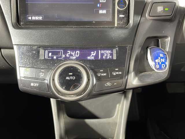 トヨタ プリウス α S チューンブラック 沖縄県 2014(平26)年 18.8万km ホワイトパールクリスタルシャイン 禁煙車/純正7インチナビ/AM/FM/CD/DVD/フルセグTV/Bluetooth/バックカメラ/モデリスタエアロ/ステアリングリモコン/ビルトインETC/カーテンエアバッグ/社外17インチアルミホイール/カーテンエアバッグ/ドアバイザー/純正フロアマット/LEDヘッドライト/プッシュスタート/スペアキー有/ABS