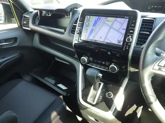 日産 セレナ ハイウェイスターVセレクションⅡ 千葉県 2018(平30)年 4.8万km ブリリアントホワイトパール エマージェンシーブレーキ/インテリジェントパーキングアシスト/クルーズコントロール/アイドリングストップ/ハンズフリー両側パワースライドドア/純正SDナビ/地デジTV/【BD/DVD/CD再生機能　Bluetooth接続】/アラウンドビューモニター/フリップダウンモニター/ドライブレコーダー/革巻きステアリング/ステアリングスイッチ/ETC/LEDヘッドライト/フォグライト/ウインカーミラー/コーナーセンサー/純正16インチアルミホイル/サイド/カーテンエアバッグ/インテリジェントキー