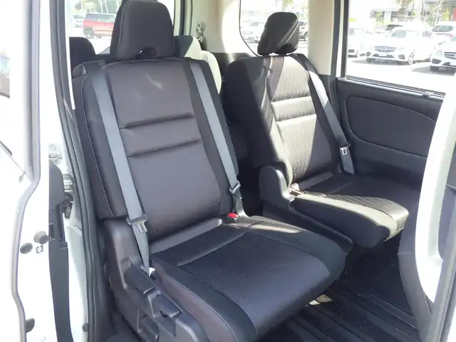 日産 セレナ ハイウェイスターVセレクションⅡ 千葉県 2018(平30)年 4.8万km ブリリアントホワイトパール エマージェンシーブレーキ/インテリジェントパーキングアシスト/クルーズコントロール/アイドリングストップ/ハンズフリー両側パワースライドドア/純正SDナビ/地デジTV/【BD/DVD/CD再生機能　Bluetooth接続】/アラウンドビューモニター/フリップダウンモニター/ドライブレコーダー/革巻きステアリング/ステアリングスイッチ/ETC/LEDヘッドライト/フォグライト/ウインカーミラー/コーナーセンサー/純正16インチアルミホイル/サイド/カーテンエアバッグ/インテリジェントキー