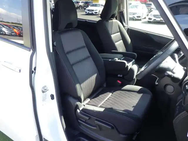 日産 セレナ ハイウェイスターVセレクションⅡ 千葉県 2018(平30)年 4.8万km ブリリアントホワイトパール エマージェンシーブレーキ/インテリジェントパーキングアシスト/クルーズコントロール/アイドリングストップ/ハンズフリー両側パワースライドドア/純正SDナビ/地デジTV/【BD/DVD/CD再生機能　Bluetooth接続】/アラウンドビューモニター/フリップダウンモニター/ドライブレコーダー/革巻きステアリング/ステアリングスイッチ/ETC/LEDヘッドライト/フォグライト/ウインカーミラー/コーナーセンサー/純正16インチアルミホイル/サイド/カーテンエアバッグ/インテリジェントキー