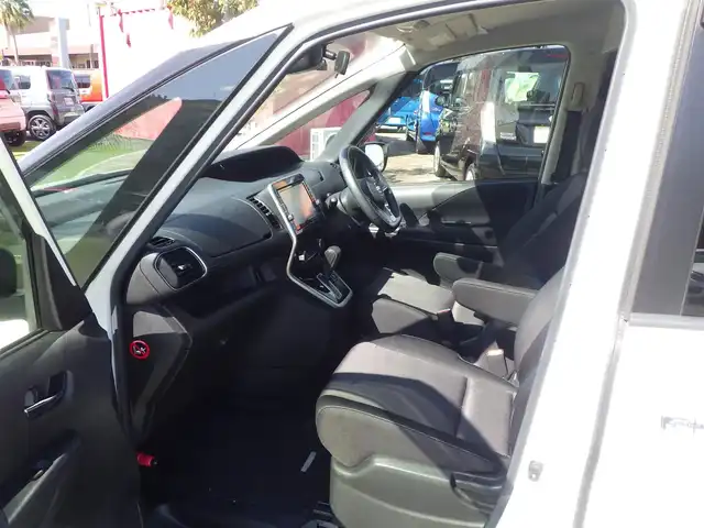 日産 セレナ ハイウェイスターVセレクションⅡ 千葉県 2018(平30)年 4.8万km ブリリアントホワイトパール エマージェンシーブレーキ/インテリジェントパーキングアシスト/クルーズコントロール/アイドリングストップ/ハンズフリー両側パワースライドドア/純正SDナビ/地デジTV/【BD/DVD/CD再生機能　Bluetooth接続】/アラウンドビューモニター/フリップダウンモニター/ドライブレコーダー/革巻きステアリング/ステアリングスイッチ/ETC/LEDヘッドライト/フォグライト/ウインカーミラー/コーナーセンサー/純正16インチアルミホイル/サイド/カーテンエアバッグ/インテリジェントキー