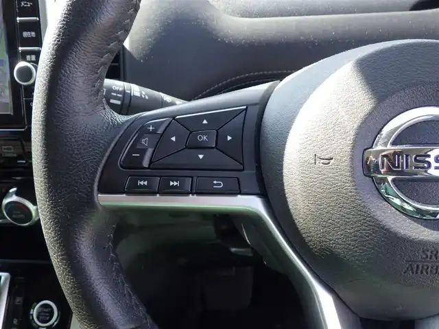 日産 セレナ ハイウェイスターVセレクションⅡ 千葉県 2018(平30)年 4.8万km ブリリアントホワイトパール エマージェンシーブレーキ/インテリジェントパーキングアシスト/クルーズコントロール/アイドリングストップ/ハンズフリー両側パワースライドドア/純正SDナビ/地デジTV/【BD/DVD/CD再生機能　Bluetooth接続】/アラウンドビューモニター/フリップダウンモニター/ドライブレコーダー/革巻きステアリング/ステアリングスイッチ/ETC/LEDヘッドライト/フォグライト/ウインカーミラー/コーナーセンサー/純正16インチアルミホイル/サイド/カーテンエアバッグ/インテリジェントキー