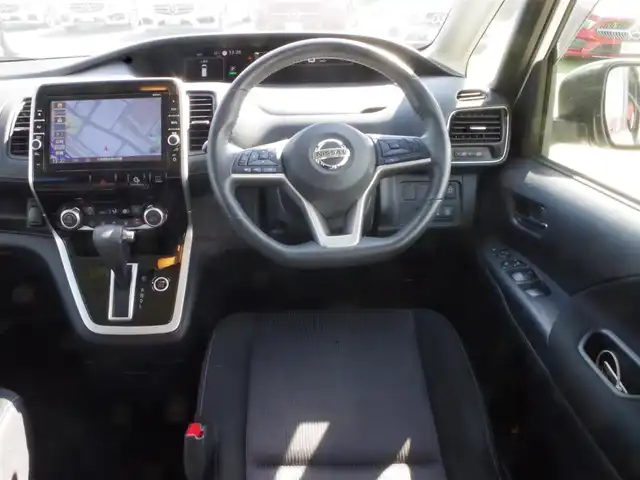 日産 セレナ ハイウェイスターVセレクションⅡ 千葉県 2018(平30)年 4.8万km ブリリアントホワイトパール エマージェンシーブレーキ/インテリジェントパーキングアシスト/クルーズコントロール/アイドリングストップ/ハンズフリー両側パワースライドドア/純正SDナビ/地デジTV/【BD/DVD/CD再生機能　Bluetooth接続】/アラウンドビューモニター/フリップダウンモニター/ドライブレコーダー/革巻きステアリング/ステアリングスイッチ/ETC/LEDヘッドライト/フォグライト/ウインカーミラー/コーナーセンサー/純正16インチアルミホイル/サイド/カーテンエアバッグ/インテリジェントキー