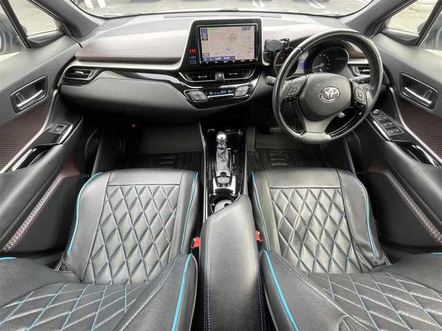 トヨタ Ｃ－ＨＲ ハイブリッド 1．8G 愛媛県 2019(令1)年 5.3万km ブラック/ホワイトパールクリスタルシャイン 2トーン 純正メモリナビ（ＤＴＶ.BT.DISC.ラジオ）/モデリスタフルエアロ/レーダークルーズコントロール/純正アルミ/シートカバー/ＢＳＭ/オートライト/オートハイビーム/ＨＤＭＩ/ブレーキホールド/スペアキーあり