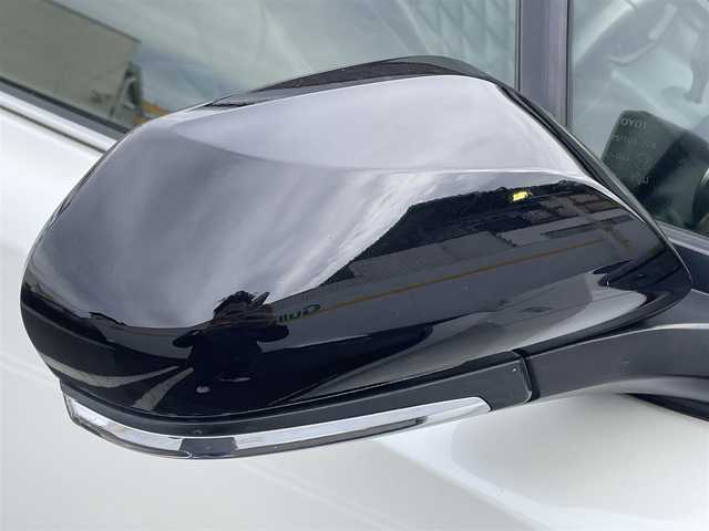 トヨタ Ｃ－ＨＲ ハイブリッド 1．8G 愛媛県 2019(令1)年 5.3万km ブラック/ホワイトパールクリスタルシャイン 2トーン 純正メモリナビ（ＤＴＶ.BT.DISC.ラジオ）/モデリスタフルエアロ/レーダークルーズコントロール/純正アルミ/シートカバー/ＢＳＭ/オートライト/オートハイビーム/ＨＤＭＩ/ブレーキホールド/スペアキーあり