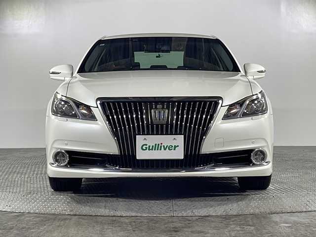 トヨタ クラウン マジェスタ Fバージョン 沖縄県 2015(平27)年 13.5万km ホワイトパールクリスタルシャイン 純正8インチナビ/（フルセグTV/CD/DVD/BT）/バックカメラ/プリクラッシュセーフティー/レーダクルーズコントロール/ブラインドスポットモニター/レザーシート/D/N席パワーシート/シートヒーター/エアシート/ビルトインETC/ドライブレコーダー/ステアリングリモコン