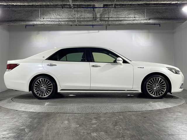 トヨタ クラウン マジェスタ Fバージョン 沖縄県 2015(平27)年 13.5万km ホワイトパールクリスタルシャイン 純正8インチナビ/（フルセグTV/CD/DVD/BT）/バックカメラ/プリクラッシュセーフティー/レーダクルーズコントロール/ブラインドスポットモニター/レザーシート/D/N席パワーシート/シートヒーター/エアシート/ビルトインETC/ドライブレコーダー/ステアリングリモコン