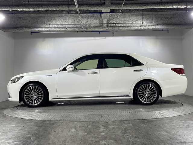 トヨタ クラウン マジェスタ Fバージョン 沖縄県 2015(平27)年 13.5万km ホワイトパールクリスタルシャイン 純正8インチナビ/（フルセグTV/CD/DVD/BT）/バックカメラ/プリクラッシュセーフティー/レーダクルーズコントロール/ブラインドスポットモニター/レザーシート/D/N席パワーシート/シートヒーター/エアシート/ビルトインETC/ドライブレコーダー/ステアリングリモコン