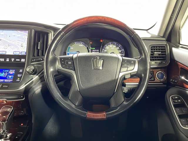 トヨタ クラウン マジェスタ Fバージョン 沖縄県 2015(平27)年 13.5万km ホワイトパールクリスタルシャイン 純正8インチナビ/（フルセグTV/CD/DVD/BT）/バックカメラ/プリクラッシュセーフティー/レーダクルーズコントロール/ブラインドスポットモニター/レザーシート/D/N席パワーシート/シートヒーター/エアシート/ビルトインETC/ドライブレコーダー/ステアリングリモコン