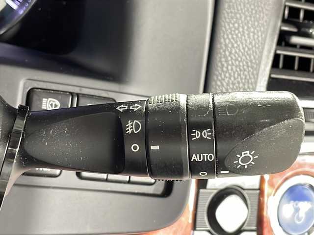 トヨタ クラウン マジェスタ Fバージョン 沖縄県 2015(平27)年 13.5万km ホワイトパールクリスタルシャイン 純正8インチナビ/（フルセグTV/CD/DVD/BT）/バックカメラ/プリクラッシュセーフティー/レーダクルーズコントロール/ブラインドスポットモニター/レザーシート/D/N席パワーシート/シートヒーター/エアシート/ビルトインETC/ドライブレコーダー/ステアリングリモコン