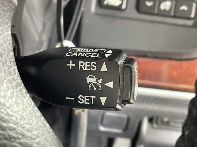 トヨタ クラウン マジェスタ Fバージョン 沖縄県 2015(平27)年 13.5万km ホワイトパールクリスタルシャイン 純正8インチナビ/（フルセグTV/CD/DVD/BT）/バックカメラ/プリクラッシュセーフティー/レーダクルーズコントロール/ブラインドスポットモニター/レザーシート/D/N席パワーシート/シートヒーター/エアシート/ビルトインETC/ドライブレコーダー/ステアリングリモコン