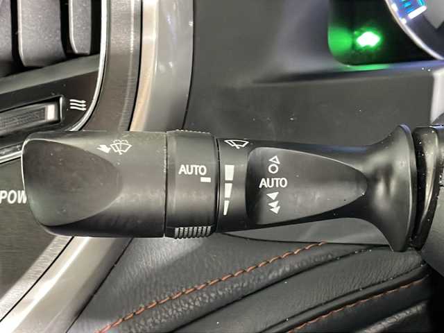 トヨタ クラウン マジェスタ Fバージョン 沖縄県 2015(平27)年 13.5万km ホワイトパールクリスタルシャイン 純正8インチナビ/（フルセグTV/CD/DVD/BT）/バックカメラ/プリクラッシュセーフティー/レーダクルーズコントロール/ブラインドスポットモニター/レザーシート/D/N席パワーシート/シートヒーター/エアシート/ビルトインETC/ドライブレコーダー/ステアリングリモコン