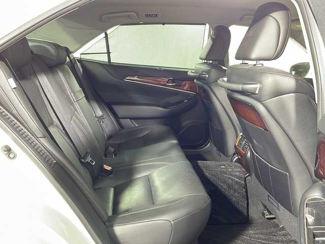 トヨタ クラウン マジェスタ Fバージョン 沖縄県 2015(平27)年 13.5万km ホワイトパールクリスタルシャイン 純正8インチナビ/（フルセグTV/CD/DVD/BT）/バックカメラ/プリクラッシュセーフティー/レーダクルーズコントロール/ブラインドスポットモニター/レザーシート/D/N席パワーシート/シートヒーター/エアシート/ビルトインETC/ドライブレコーダー/ステアリングリモコン