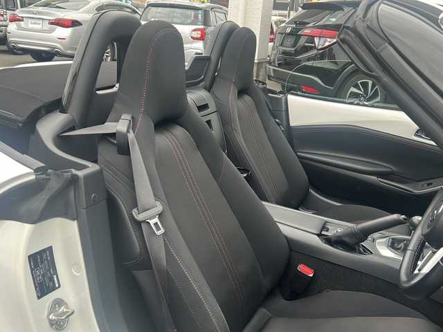 マツダ ロードスター S スペシャルパッケージ 岐阜県 2015(平27)年 2.6万km アークティックホワイト 社外スポーツマフラー/純正メーカーナビ/ワンセグTV/AM/FM/Bluetooth/バックカメラ/ETC/プッシュスタート/スマートキー/横滑り防止装置/純正フロアマット