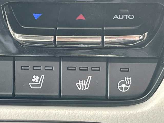 マツダ ＣＸ－６０ XD HV プレミアムモダン 愛知県 2023(令5)年 2.6万km プラチナクォーツメタリック プレミアムサウンドBOSE/純正12.4型ナビ SDカードなし/全方位カメラ/サンルーフ/レーダークルーズコントロール/シートヒーター全席/エアシート/バックカメラ/電動リアゲート/パワーシート/ヘッドアップディスプレイ/コーナーセンサー/純正アルミホイール/ブラインドスポットモニター/LEDヘッドライト/パドルシフト/ステアリングヒーター/オートマチックハイビーム/ワイヤレス充電機/衝突軽減システム/フルセグ/Bluetooth/ステアリングスイッチ/スマートキー/プッシュスタート