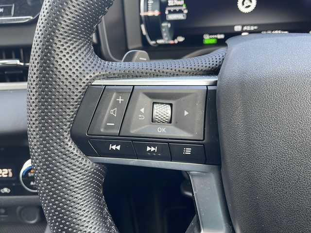 三菱 アウトランダー ＰＨＥＶ G 秋田県 2023(令5)年 2.6万km ホワイトダイヤモンド サンルーフ/衝突軽減装置/４WD　/メーカーOPナビ/　TV　Bluetooth　Applecarplay　Androidauto/全周囲カメラ/マイパイロット/前席シートヒーター/運転席パワーシート/パワーバックドア/パドルシフト/革巻きステアリング/電動パーキングブレーキ/AC100V1500W電源/前後ドラレコ/コーナーセンサー/充電ケーブル車載