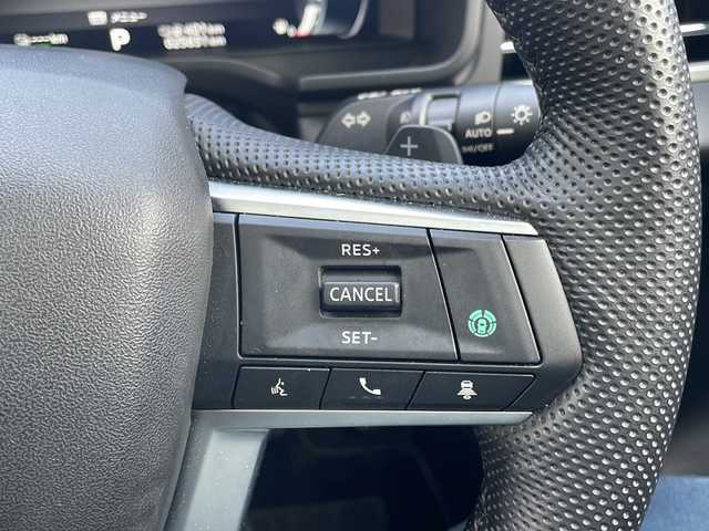 三菱 アウトランダー ＰＨＥＶ G 秋田県 2023(令5)年 2.6万km ホワイトダイヤモンド サンルーフ/衝突軽減装置/４WD　/メーカーOPナビ/　TV　Bluetooth　Applecarplay　Androidauto/全周囲カメラ/マイパイロット/前席シートヒーター/運転席パワーシート/パワーバックドア/パドルシフト/革巻きステアリング/電動パーキングブレーキ/AC100V1500W電源/前後ドラレコ/コーナーセンサー/充電ケーブル車載