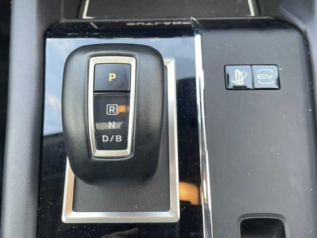 三菱 アウトランダー ＰＨＥＶ G 秋田県 2023(令5)年 2.6万km ホワイトダイヤモンド サンルーフ/衝突軽減装置/４WD　/メーカーOPナビ/　TV　Bluetooth　Applecarplay　Androidauto/全周囲カメラ/マイパイロット/前席シートヒーター/運転席パワーシート/パワーバックドア/パドルシフト/革巻きステアリング/電動パーキングブレーキ/AC100V1500W電源/前後ドラレコ/コーナーセンサー/充電ケーブル車載