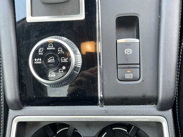 三菱 アウトランダー ＰＨＥＶ G 秋田県 2023(令5)年 2.6万km ホワイトダイヤモンド サンルーフ/衝突軽減装置/４WD　/メーカーOPナビ/　TV　Bluetooth　Applecarplay　Androidauto/全周囲カメラ/マイパイロット/前席シートヒーター/運転席パワーシート/パワーバックドア/パドルシフト/革巻きステアリング/電動パーキングブレーキ/AC100V1500W電源/前後ドラレコ/コーナーセンサー/充電ケーブル車載