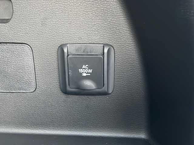 三菱 アウトランダー ＰＨＥＶ G 秋田県 2023(令5)年 2.6万km ホワイトダイヤモンド サンルーフ/衝突軽減装置/４WD　/メーカーOPナビ/　TV　Bluetooth　Applecarplay　Androidauto/全周囲カメラ/マイパイロット/前席シートヒーター/運転席パワーシート/パワーバックドア/パドルシフト/革巻きステアリング/電動パーキングブレーキ/AC100V1500W電源/前後ドラレコ/コーナーセンサー/充電ケーブル車載