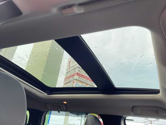 三菱 アウトランダー ＰＨＥＶ G 秋田県 2023(令5)年 2.6万km ホワイトダイヤモンド サンルーフ/衝突軽減装置/４WD　/メーカーOPナビ/　TV　Bluetooth　Applecarplay　Androidauto/全周囲カメラ/マイパイロット/前席シートヒーター/運転席パワーシート/パワーバックドア/パドルシフト/革巻きステアリング/電動パーキングブレーキ/AC100V1500W電源/前後ドラレコ/コーナーセンサー/充電ケーブル車載