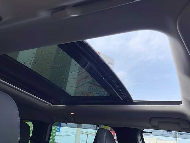 三菱 アウトランダー ＰＨＥＶ G 秋田県 2023(令5)年 2.6万km ホワイトダイヤモンド サンルーフ/衝突軽減装置/４WD　/メーカーOPナビ/　TV　Bluetooth　Applecarplay　Androidauto/全周囲カメラ/マイパイロット/前席シートヒーター/運転席パワーシート/パワーバックドア/パドルシフト/革巻きステアリング/電動パーキングブレーキ/AC100V1500W電源/前後ドラレコ/コーナーセンサー/充電ケーブル車載