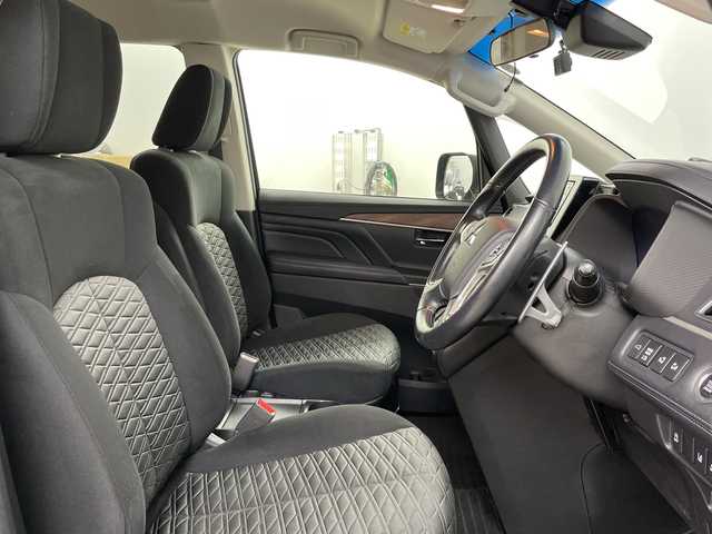 三菱 デリカＤ：５ G パワーパッケージ 道央・札幌 2019(平31)年 4.6万km アイガーグレーM/ダイヤモンドブラックマイカ ・4WD/ディーゼルターボ/・衝突被害軽減ブレーキ/・社外ナビ/・フルセグ/BT/DVD/SD）/・バックカメラ/・両側パワースライドドア/・パワーバックドア/・レーダークルーズコントロール/・LEDオートライト/オートハイビーム/・フォグランプ/・パワーシート/シートヒーター/・パドルシフト/・スマートキー×２/・純正エンジンスターター/・ドライブレコーダー前方/・純正AW付き夏タイヤ積込/・ETC