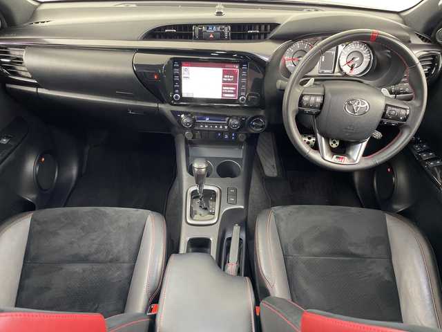 トヨタ ハイラックス Z GRスポーツ 道央・札幌 2023(令5)年 3.5万km アティチュードブラックマイカ ・４WD　/ディーゼルターボ/・寒冷地仕様　/社外JBLスピーカー/・GRドレスアップマフラー/GRマッドフラップ/・GRスポーツサイドバイザー/・社外サイドステップ/社外トノカバー/・トヨタセーフティセンス/・レーダークルーズコントロール/・プリクラッシュセーフティ/・純正8インチディスプレイオーディオ/・コネクトナビ.BT.フルセグ.USB/・パノラミックビューモニター/・ハーフレザーシート/パワーシート/・360度ドライブレコーダー/・LEDオートライト/ETC2.0/・パドルシフト/・スマートキー