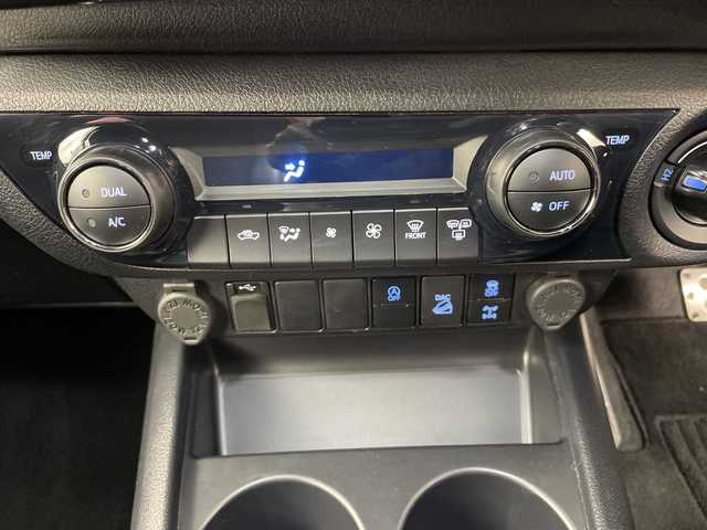 トヨタ ハイラックス Z GRスポーツ 道央・札幌 2023(令5)年 3.5万km アティチュードブラックマイカ ・４WD　/ディーゼルターボ/・寒冷地仕様　/社外JBLスピーカー/・GRドレスアップマフラー/GRマッドフラップ/・GRスポーツサイドバイザー/・社外サイドステップ/社外トノカバー/・トヨタセーフティセンス/・レーダークルーズコントロール/・プリクラッシュセーフティ/・純正8インチディスプレイオーディオ/・コネクトナビ.BT.フルセグ.USB/・パノラミックビューモニター/・ハーフレザーシート/パワーシート/・360度ドライブレコーダー/・LEDオートライト/ETC2.0/・パドルシフト/・スマートキー