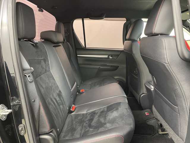 トヨタ ハイラックス Z GRスポーツ 道央・札幌 2023(令5)年 3.5万km アティチュードブラックマイカ ・４WD　/ディーゼルターボ/・寒冷地仕様　/社外JBLスピーカー/・GRドレスアップマフラー/GRマッドフラップ/・GRスポーツサイドバイザー/・社外サイドステップ/社外トノカバー/・トヨタセーフティセンス/・レーダークルーズコントロール/・プリクラッシュセーフティ/・純正8インチディスプレイオーディオ/・コネクトナビ.BT.フルセグ.USB/・パノラミックビューモニター/・ハーフレザーシート/パワーシート/・360度ドライブレコーダー/・LEDオートライト/ETC2.0/・パドルシフト/・スマートキー