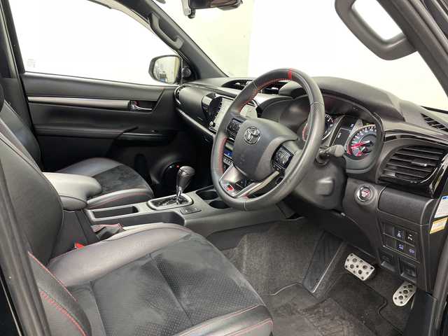 トヨタ ハイラックス Z GRスポーツ 道央・札幌 2023(令5)年 3.5万km アティチュードブラックマイカ ・４WD　/ディーゼルターボ/・寒冷地仕様　/社外JBLスピーカー/・GRドレスアップマフラー/GRマッドフラップ/・GRスポーツサイドバイザー/・社外サイドステップ/社外トノカバー/・トヨタセーフティセンス/・レーダークルーズコントロール/・プリクラッシュセーフティ/・純正8インチディスプレイオーディオ/・コネクトナビ.BT.フルセグ.USB/・パノラミックビューモニター/・ハーフレザーシート/パワーシート/・360度ドライブレコーダー/・LEDオートライト/ETC2.0/・パドルシフト/・スマートキー