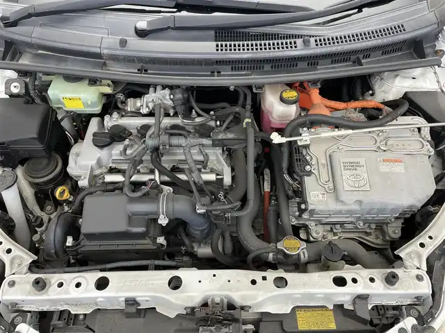 トヨタ アクア S 滋賀県 2013(平25)年 6万km ライムホワイトパールクリスタルシャイン 純正ナビ/【Bluetooth/フルセグTV/CD/DVD】/バックカメラ/ETC/スマートキー/プッシュスタート/オートライト/ステアリングスイッチ/オートエアコン/純正フロアマット/スペアキー