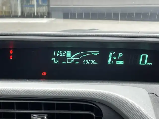 トヨタ アクア S 滋賀県 2013(平25)年 6万km ライムホワイトパールクリスタルシャイン 純正ナビ/【Bluetooth/フルセグTV/CD/DVD】/バックカメラ/ETC/スマートキー/プッシュスタート/オートライト/ステアリングスイッチ/オートエアコン/純正フロアマット/スペアキー