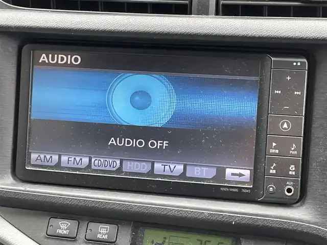 トヨタ アクア S 滋賀県 2013(平25)年 6万km ライムホワイトパールクリスタルシャイン 純正ナビ/【Bluetooth/フルセグTV/CD/DVD】/バックカメラ/ETC/スマートキー/プッシュスタート/オートライト/ステアリングスイッチ/オートエアコン/純正フロアマット/スペアキー