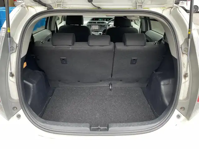 トヨタ アクア S 滋賀県 2013(平25)年 6万km ライムホワイトパールクリスタルシャイン 純正ナビ/【Bluetooth/フルセグTV/CD/DVD】/バックカメラ/ETC/スマートキー/プッシュスタート/オートライト/ステアリングスイッチ/オートエアコン/純正フロアマット/スペアキー