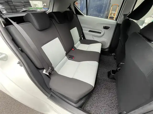 トヨタ アクア S 滋賀県 2013(平25)年 6万km ライムホワイトパールクリスタルシャイン 純正ナビ/【Bluetooth/フルセグTV/CD/DVD】/バックカメラ/ETC/スマートキー/プッシュスタート/オートライト/ステアリングスイッチ/オートエアコン/純正フロアマット/スペアキー