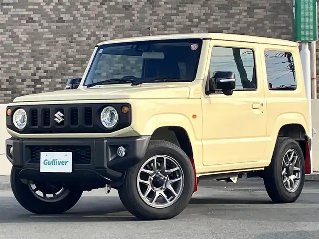スズキ ジムニー XC 静岡県 2022(令4)年 0.8万km シフォンアイボリーM エンジンスタートボタン/パワーステアリング/パワーウィンドウ/アイドリングストップ/スマートキー/スペアキー1本/４WD/ターボ/オートエアコン/クルーズコントロール/純正ETC/社外ディスプレイオーディオ/純正フロアマット/布シート/D席N席シートヒーター/背面タイヤ/純正アルミホイール/ABS/横滑り防止装置/センターデフロック/レーンキープアシスト/盗難防止装置/オートライト/オートマチックハイビーム/ダウンヒルアシストコントロール/LEDヘッドライト/W+サイドエアバッグ/衝突軽減システム