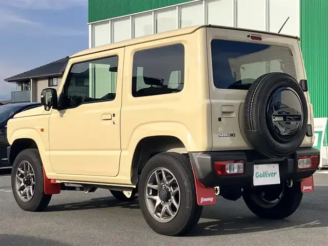 スズキ ジムニー XC 静岡県 2022(令4)年 0.8万km シフォンアイボリーM エンジンスタートボタン/パワーステアリング/パワーウィンドウ/アイドリングストップ/スマートキー/スペアキー1本/４WD/ターボ/オートエアコン/クルーズコントロール/純正ETC/社外ディスプレイオーディオ/純正フロアマット/布シート/D席N席シートヒーター/背面タイヤ/純正アルミホイール/ABS/横滑り防止装置/センターデフロック/レーンキープアシスト/盗難防止装置/オートライト/オートマチックハイビーム/ダウンヒルアシストコントロール/LEDヘッドライト/W+サイドエアバッグ/衝突軽減システム
