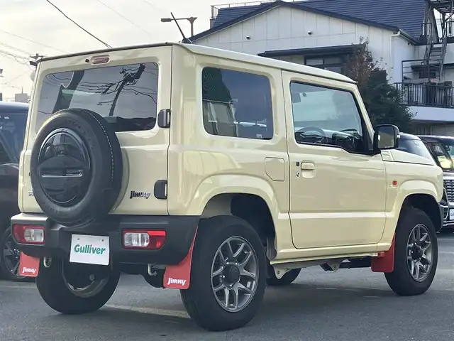 スズキ ジムニー XC 静岡県 2022(令4)年 0.8万km シフォンアイボリーM エンジンスタートボタン/パワーステアリング/パワーウィンドウ/アイドリングストップ/スマートキー/スペアキー1本/４WD/ターボ/オートエアコン/クルーズコントロール/純正ETC/社外ディスプレイオーディオ/純正フロアマット/布シート/D席N席シートヒーター/背面タイヤ/純正アルミホイール/ABS/横滑り防止装置/センターデフロック/レーンキープアシスト/盗難防止装置/オートライト/オートマチックハイビーム/ダウンヒルアシストコントロール/LEDヘッドライト/W+サイドエアバッグ/衝突軽減システム