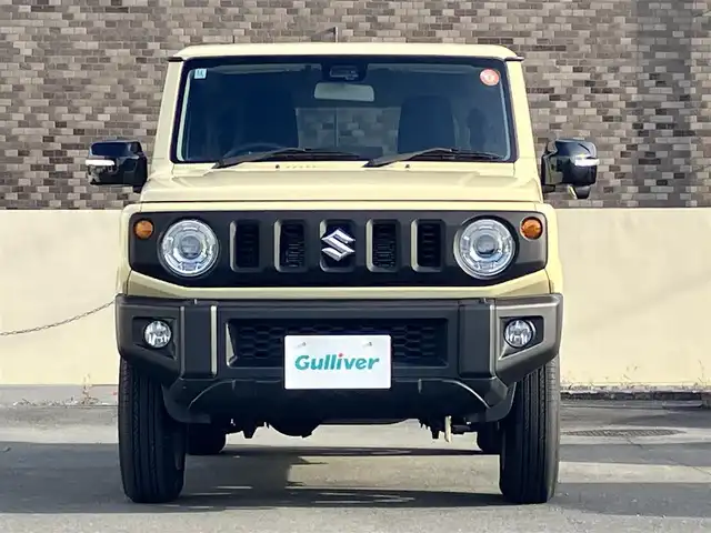 スズキ ジムニー XC 静岡県 2022(令4)年 0.8万km シフォンアイボリーM エンジンスタートボタン/パワーステアリング/パワーウィンドウ/アイドリングストップ/スマートキー/スペアキー1本/４WD/ターボ/オートエアコン/クルーズコントロール/純正ETC/社外ディスプレイオーディオ/純正フロアマット/布シート/D席N席シートヒーター/背面タイヤ/純正アルミホイール/ABS/横滑り防止装置/センターデフロック/レーンキープアシスト/盗難防止装置/オートライト/オートマチックハイビーム/ダウンヒルアシストコントロール/LEDヘッドライト/W+サイドエアバッグ/衝突軽減システム