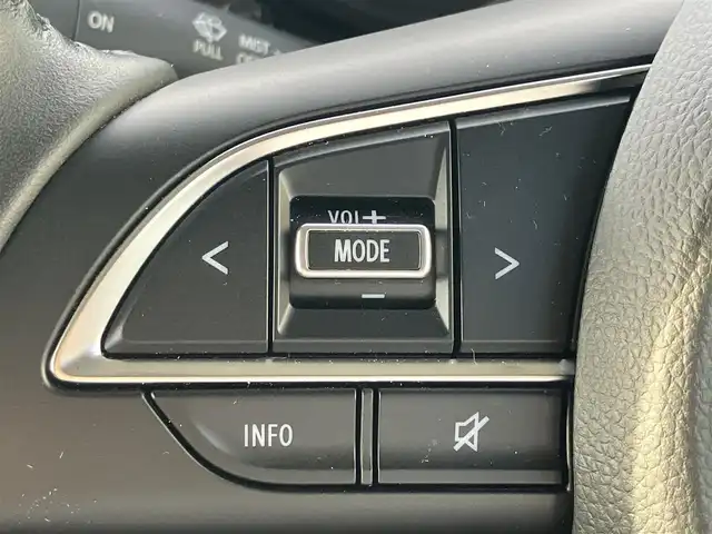 スズキ ジムニー XC 静岡県 2022(令4)年 0.8万km シフォンアイボリーM エンジンスタートボタン/パワーステアリング/パワーウィンドウ/アイドリングストップ/スマートキー/スペアキー1本/４WD/ターボ/オートエアコン/クルーズコントロール/純正ETC/社外ディスプレイオーディオ/純正フロアマット/布シート/D席N席シートヒーター/背面タイヤ/純正アルミホイール/ABS/横滑り防止装置/センターデフロック/レーンキープアシスト/盗難防止装置/オートライト/オートマチックハイビーム/ダウンヒルアシストコントロール/LEDヘッドライト/W+サイドエアバッグ/衝突軽減システム