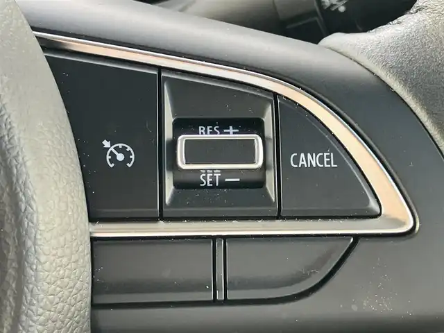 スズキ ジムニー XC 静岡県 2022(令4)年 0.8万km シフォンアイボリーM エンジンスタートボタン/パワーステアリング/パワーウィンドウ/アイドリングストップ/スマートキー/スペアキー1本/４WD/ターボ/オートエアコン/クルーズコントロール/純正ETC/社外ディスプレイオーディオ/純正フロアマット/布シート/D席N席シートヒーター/背面タイヤ/純正アルミホイール/ABS/横滑り防止装置/センターデフロック/レーンキープアシスト/盗難防止装置/オートライト/オートマチックハイビーム/ダウンヒルアシストコントロール/LEDヘッドライト/W+サイドエアバッグ/衝突軽減システム