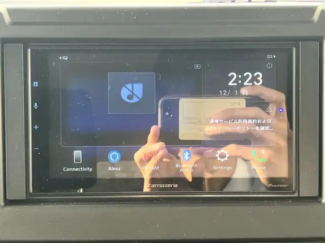 スズキ ジムニー XC 静岡県 2022(令4)年 0.8万km シフォンアイボリーM エンジンスタートボタン/パワーステアリング/パワーウィンドウ/アイドリングストップ/スマートキー/スペアキー1本/４WD/ターボ/オートエアコン/クルーズコントロール/純正ETC/社外ディスプレイオーディオ/純正フロアマット/布シート/D席N席シートヒーター/背面タイヤ/純正アルミホイール/ABS/横滑り防止装置/センターデフロック/レーンキープアシスト/盗難防止装置/オートライト/オートマチックハイビーム/ダウンヒルアシストコントロール/LEDヘッドライト/W+サイドエアバッグ/衝突軽減システム